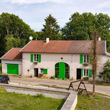 Jolie Vache Deguisee En Fleurs, Chambre D'Hote A Soulosse エクステリア 写真
