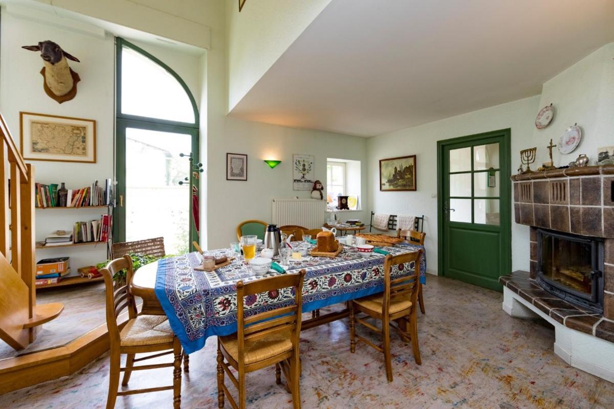 Jolie Vache Deguisee En Fleurs, Chambre D'Hote A Soulosse 部屋 写真